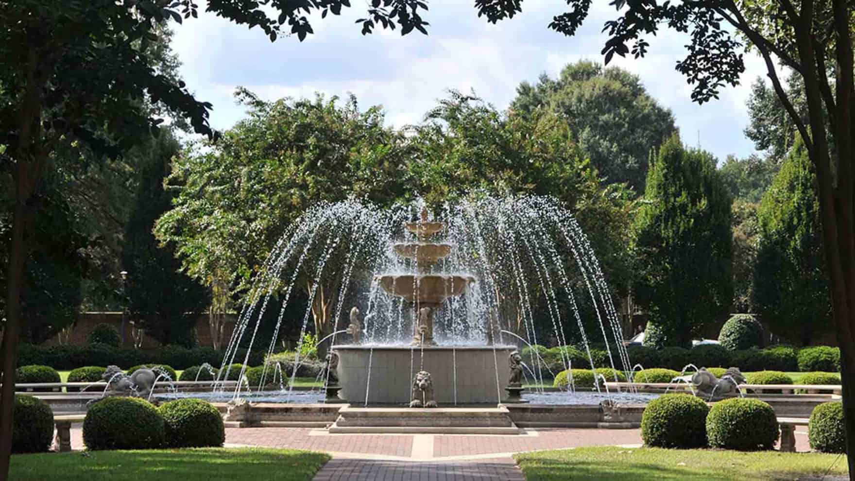 The fountain at Regent, an accredited Christian university that offers programs online and in Virginia Beach.